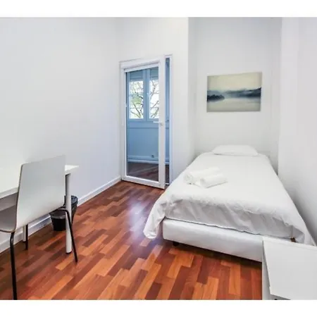 Houze Spacious 9 Bedroom Flat In Central Lisbon *